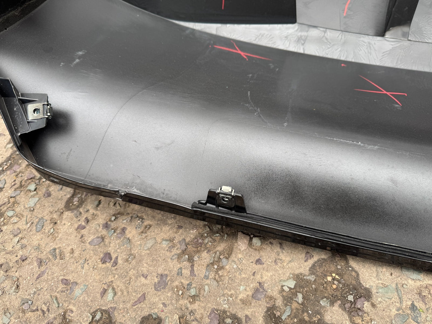 TAIL GATE PLASTIC LID REAR RENAULT SYMBIOZ 901523680R DAMAGED