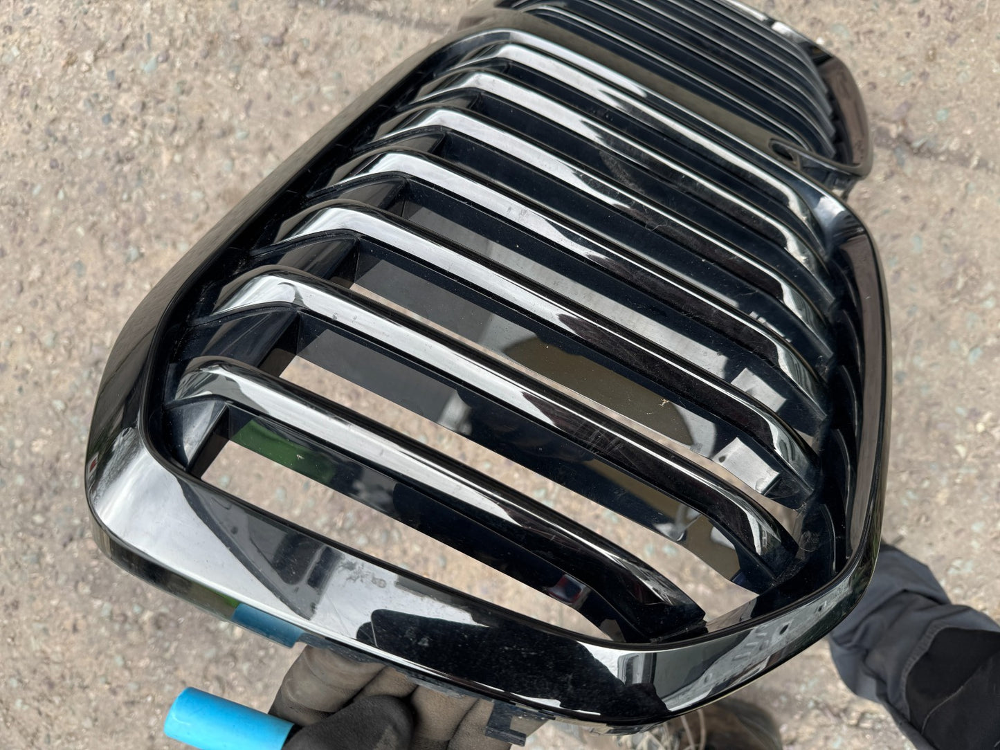 BMW X7 FRONT GRILL G07 8094566 GENUINE BMW DARK CHROME - CAMERA HOLE