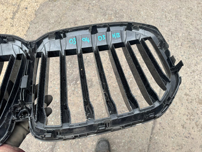 BMW X7 FRONT GRILL G07 8094566 GENUINE BMW DARK CHROME - CAMERA HOLE