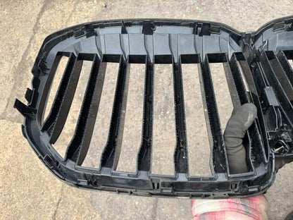 BMW X7 FRONT GRILL G07 8094566 GENUINE BMW DARK CHROME - CAMERA HOLE