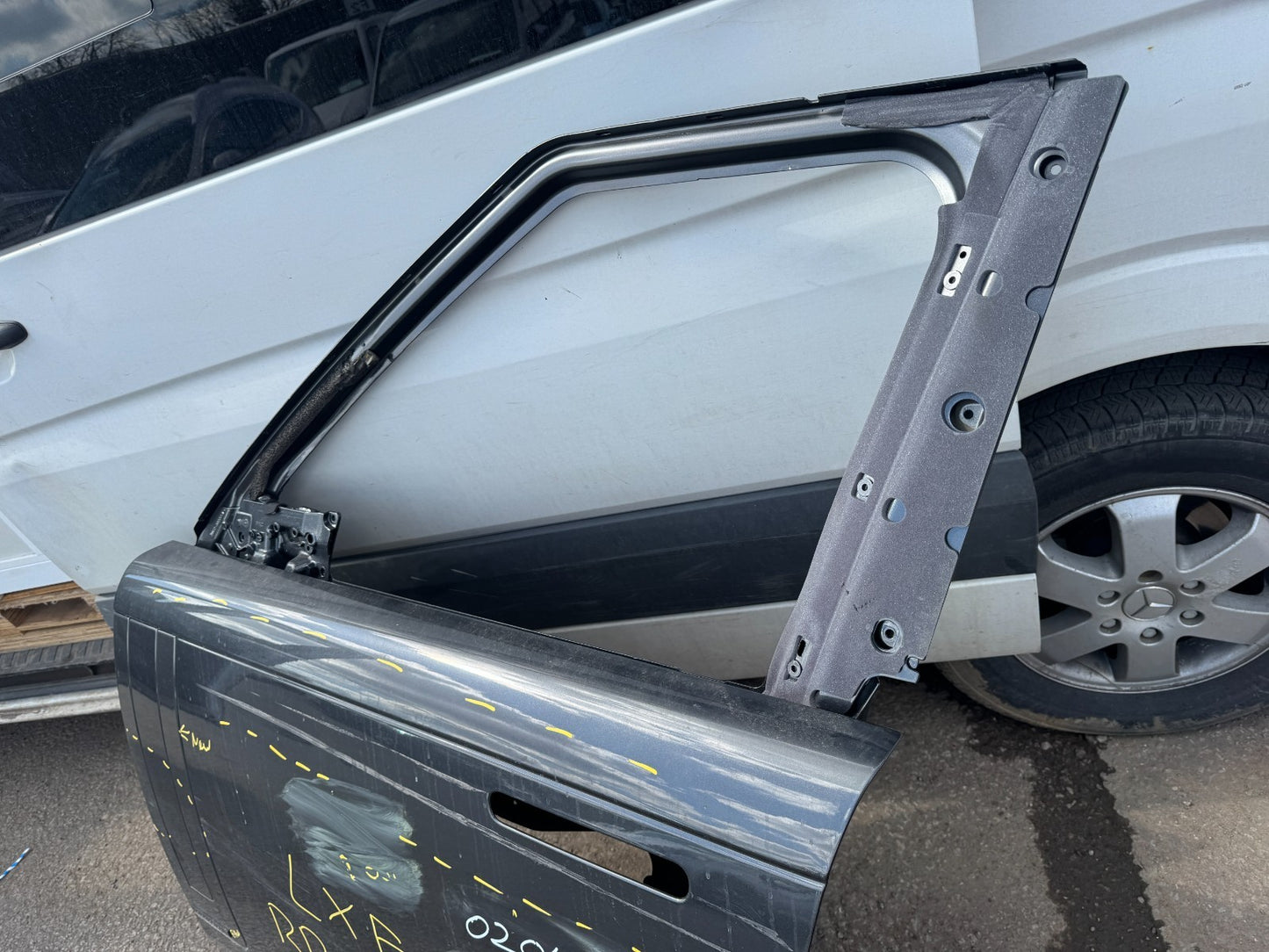 2022 - 2025 Range Rover L460 Left Side Front Door M8E2-20227-A Vogue SV SE P400