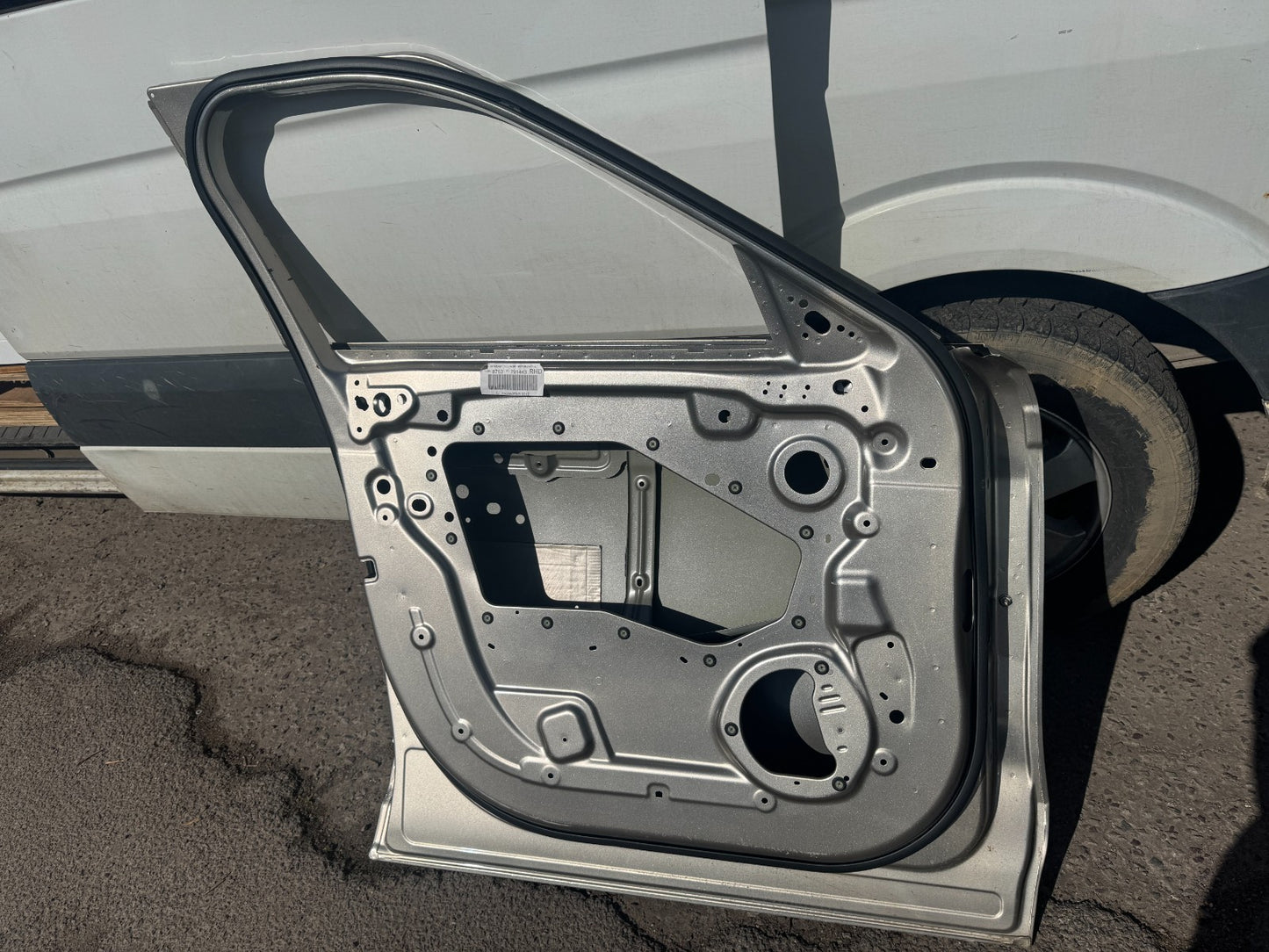 LAND ROVER RANGE ROVER VELAR L560 Front Left Door Damaged LR091718 (J8A220125AA)