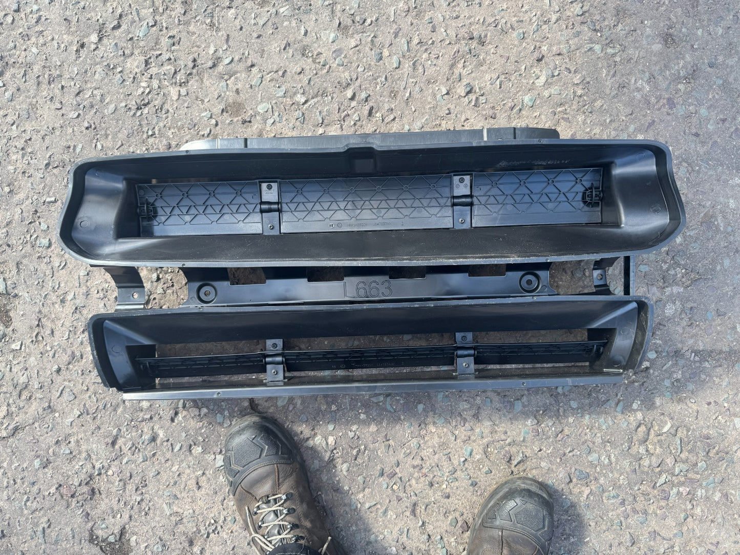 Genuine Land Rover Defender Radiator Control Shutter Air Deflector LR146780