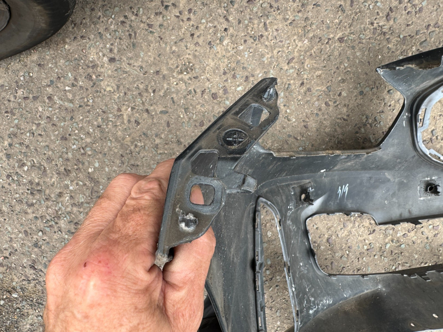 BMW 1 SERIES F40 2023 M-SPORT FRONT BUMPER 8070928 DEEP SCRATCHED NEEDS REPAIR