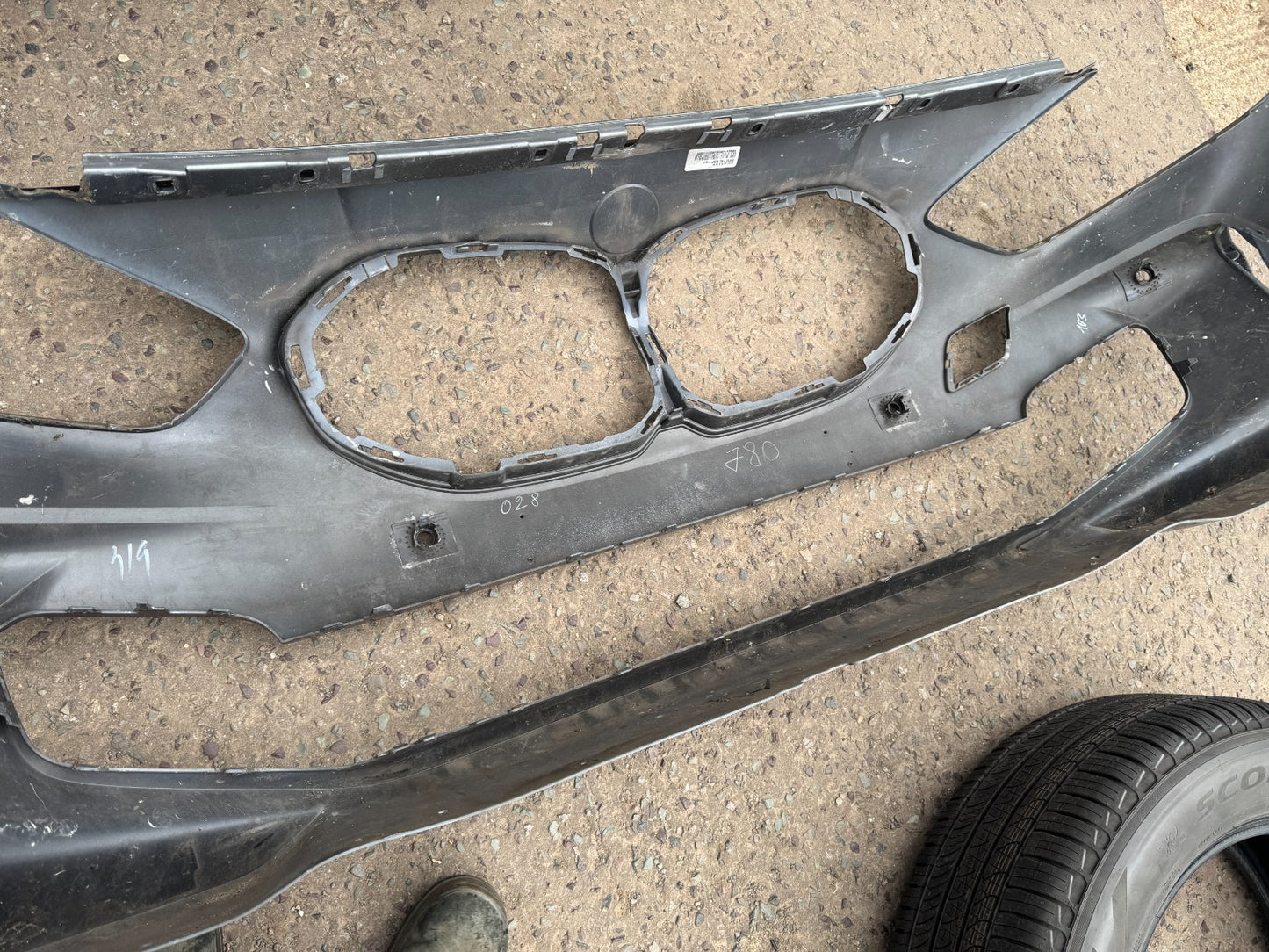 BMW 1 SERIES F40 2023 M-SPORT FRONT BUMPER 8070928 DEEP SCRATCHED NEEDS REPAIR