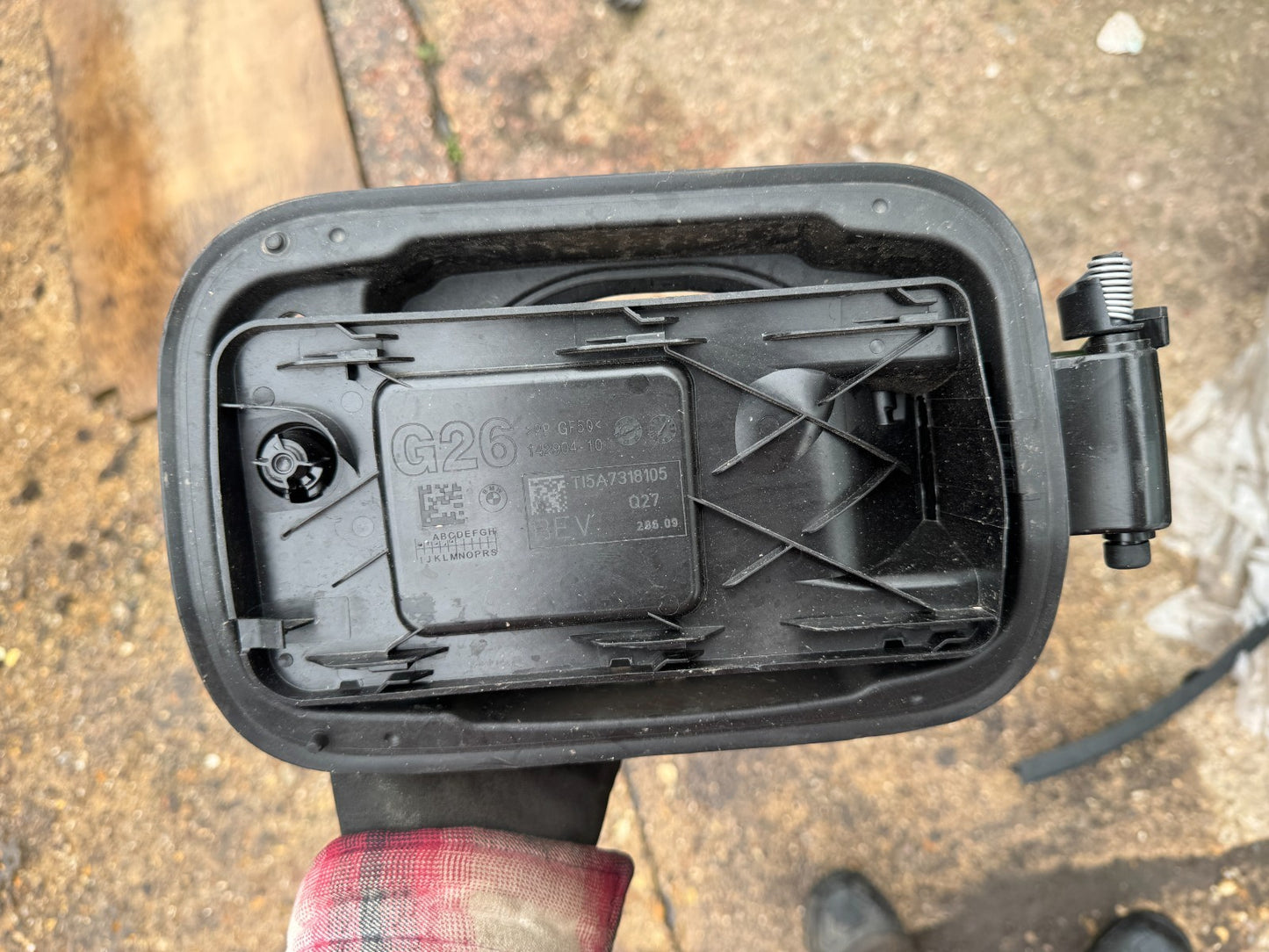 2024 BMW i4 G26 EV HOUSING FUEL FILLER FLAP 142904-10