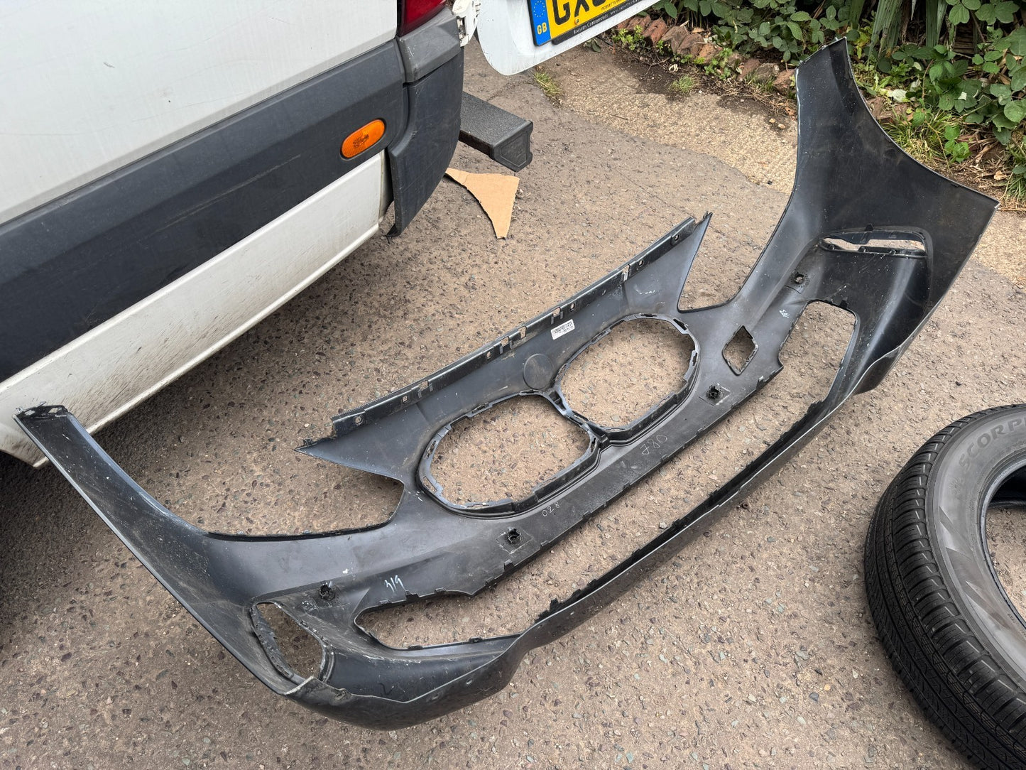 BMW 1 SERIES F40 2023 M-SPORT FRONT BUMPER 8070928 DEEP SCRATCHED NEEDS REPAIR