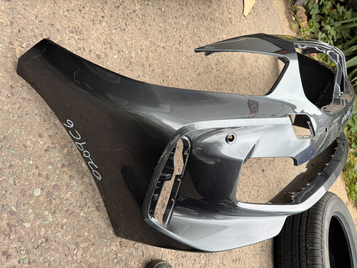 BMW 1 SERIES F40 2023 M-SPORT FRONT BUMPER 8070928 DEEP SCRATCHED NEEDS REPAIR