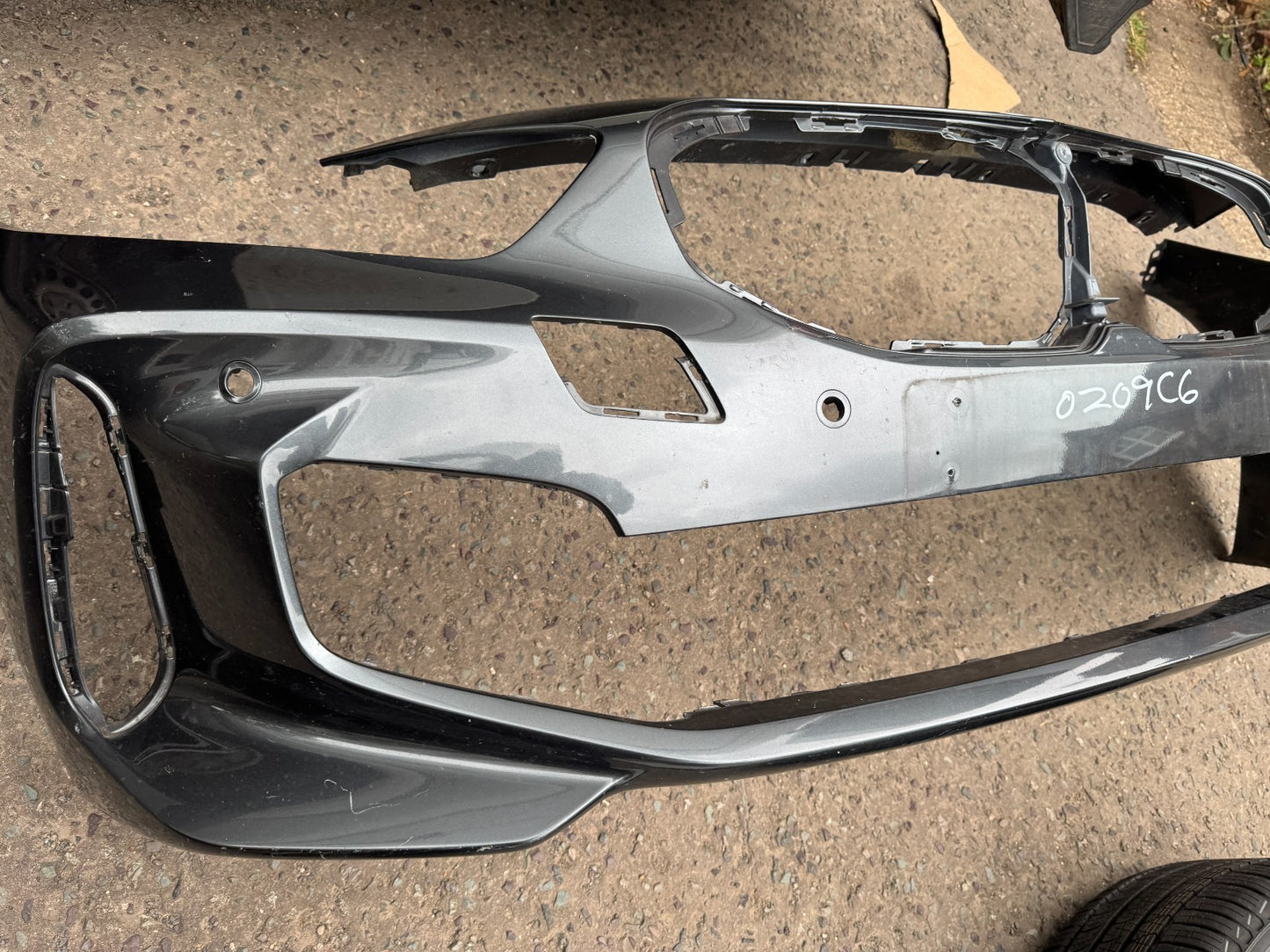BMW 1 SERIES F40 2023 M-SPORT FRONT BUMPER 8070928 DEEP SCRATCHED NEEDS REPAIR