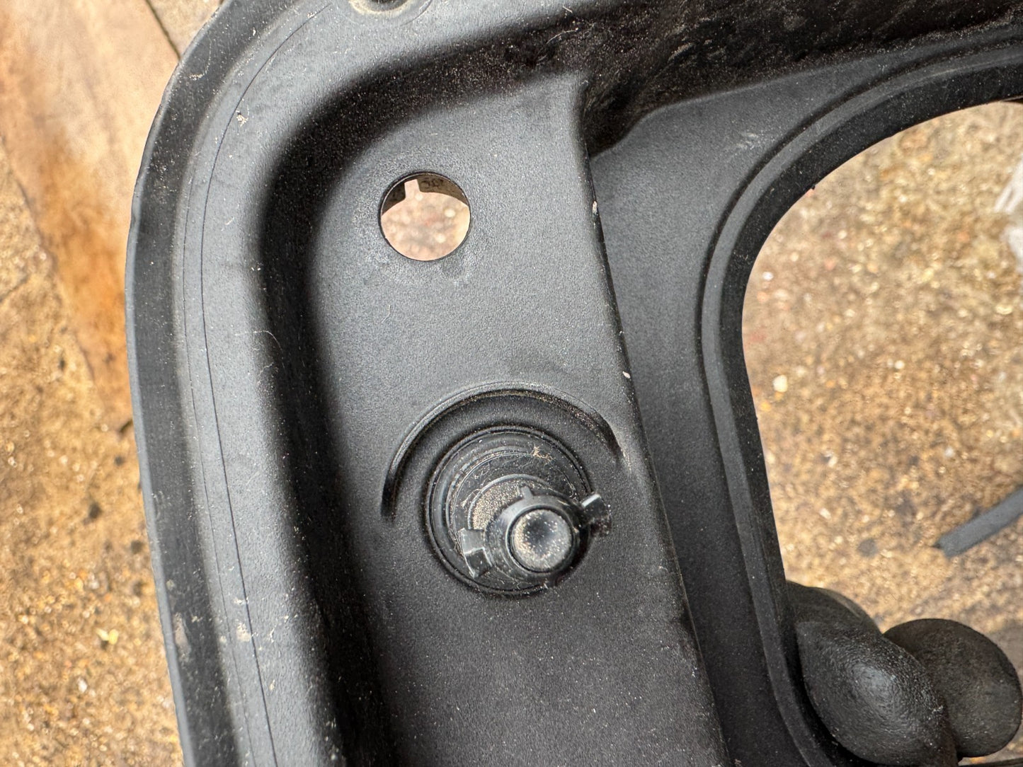 2024 BMW i4 G26 EV HOUSING FUEL FILLER FLAP 142904-10