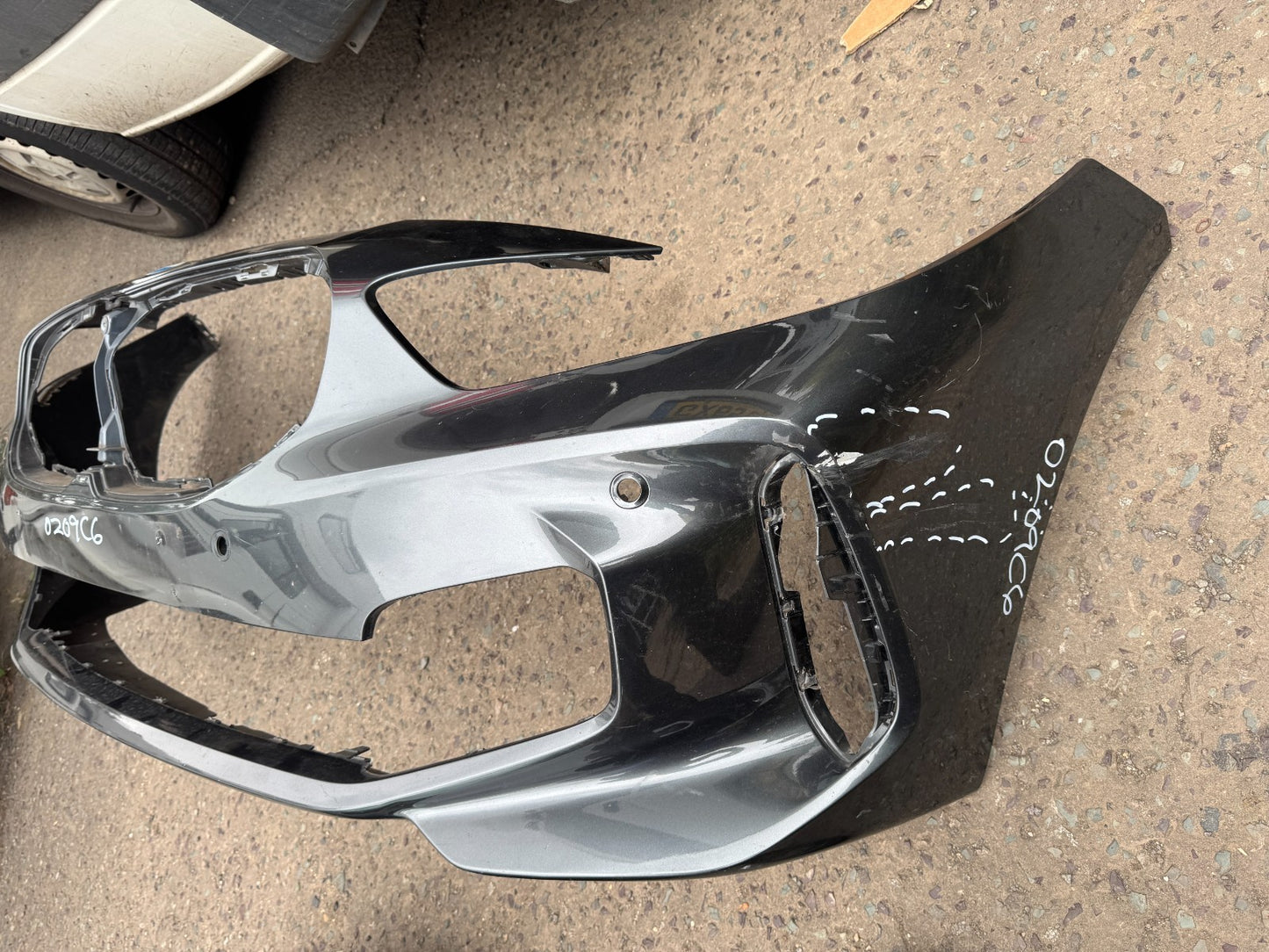 BMW 1 SERIES F40 2023 M-SPORT FRONT BUMPER 8070928 DEEP SCRATCHED NEEDS REPAIR