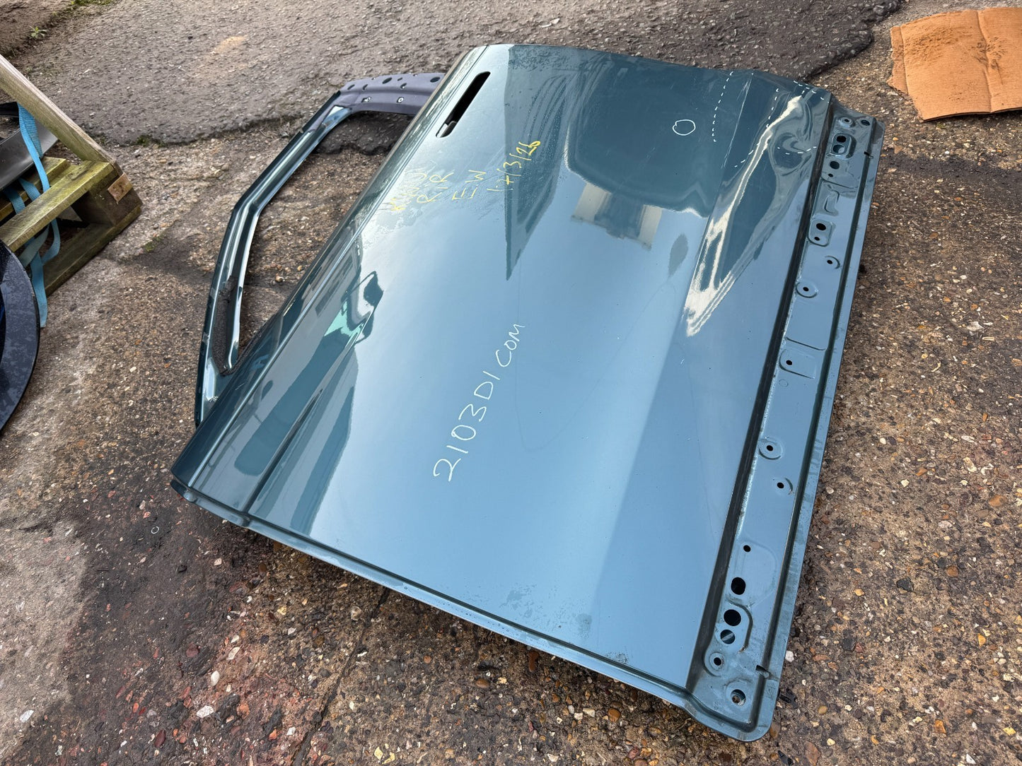 GENUINE 22-2025 Range Rover Sport L461 Front Left Door M8E2211B03AA