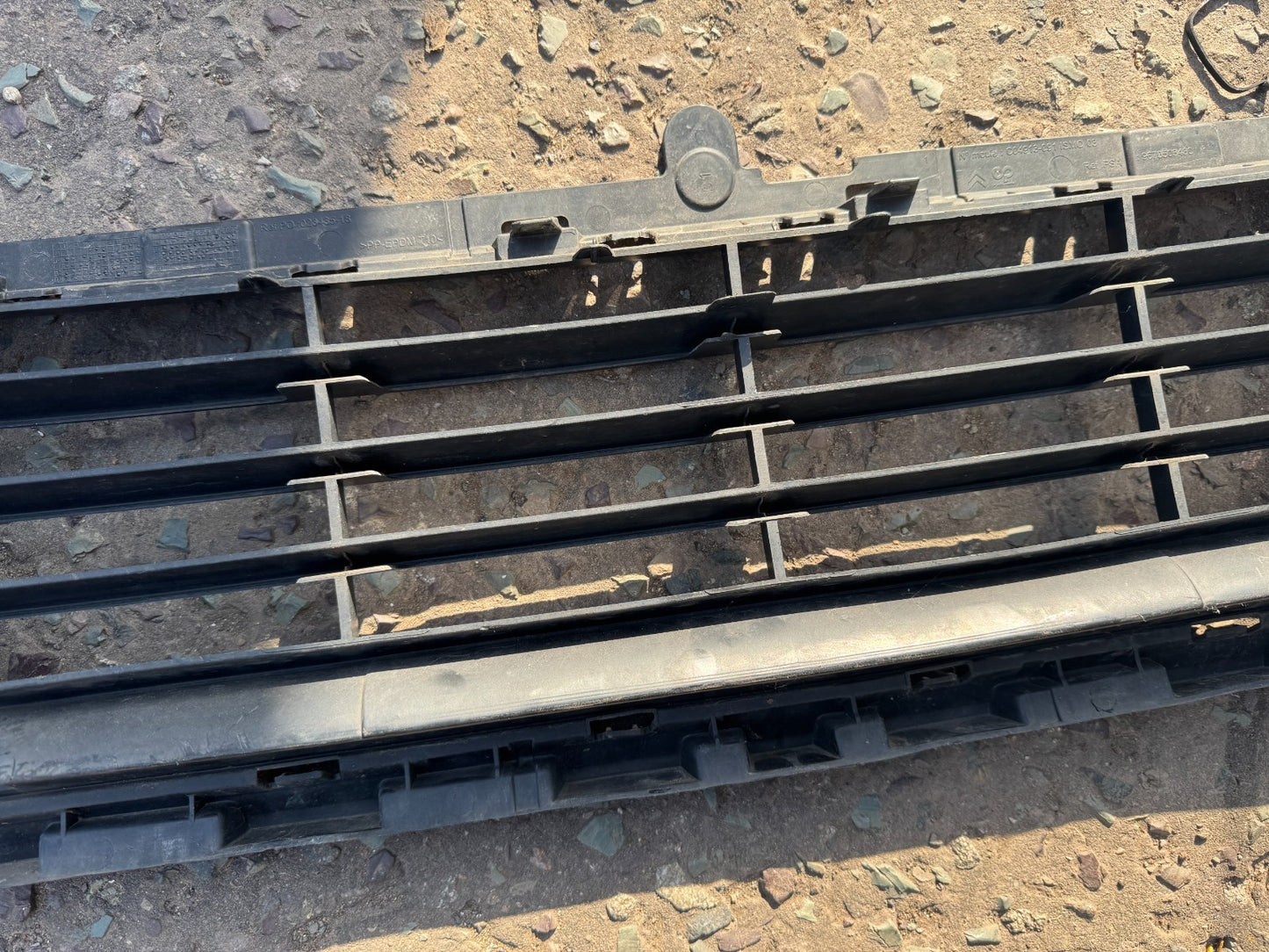 2017 CITROEN C4 FRONT BUMPER LOWER GRILL 9670503480
