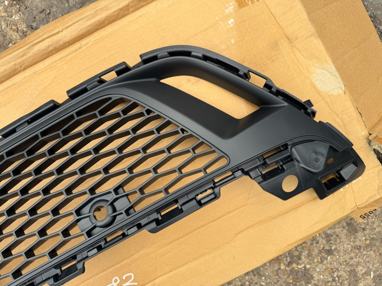 NEW OEM LAND ROVER DISCOVERY L550 R-DYNAMIC FRONT LOWER GRILLE 19-ON LK7217F791F