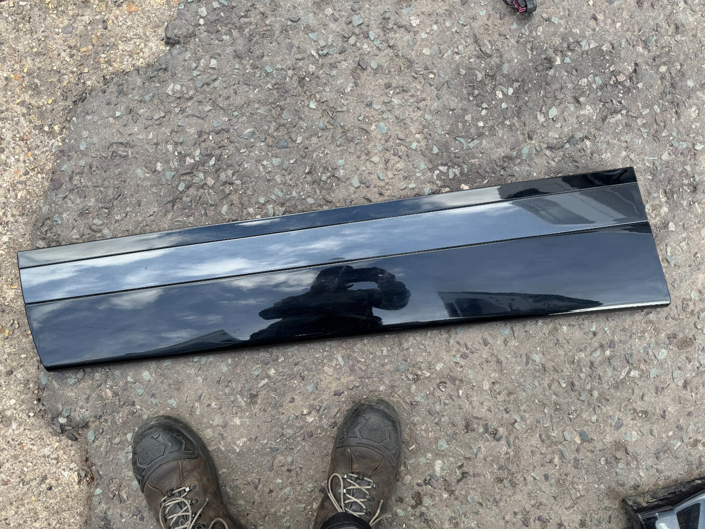 2025 RANGE ROVER VELAR L560 FRONT LEFT DOOR LOWER MOULDING 2017 on J8A221065