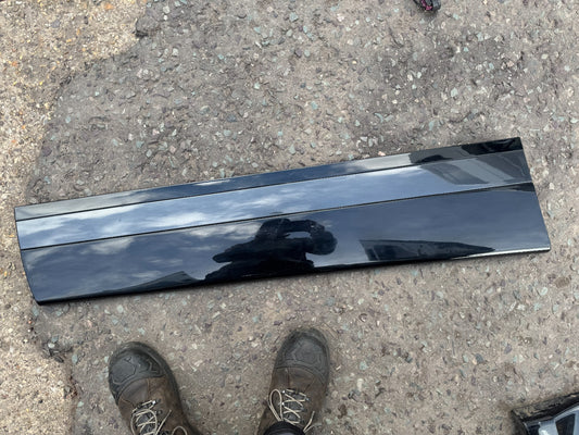 2025 RANGE ROVER VELAR L560 FRONT LEFT DOOR LOWER MOULDING 2017 on J8A221065