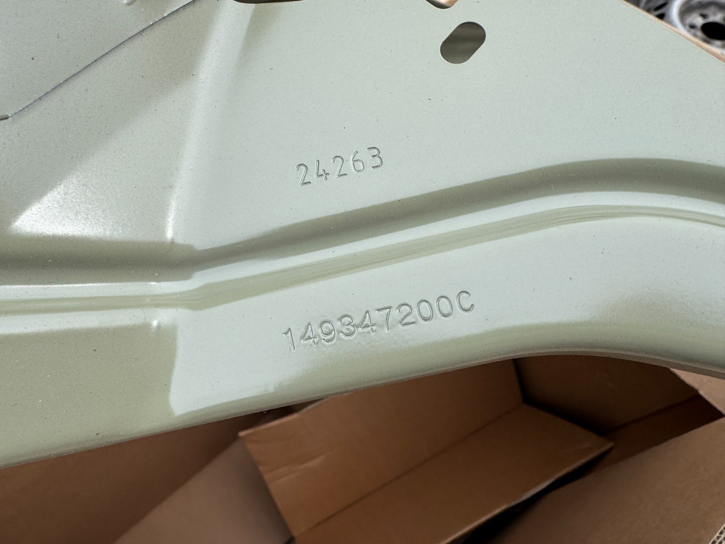 BRAND NEW GENUINE Tesla Model Y Front Right Wing 149347200C