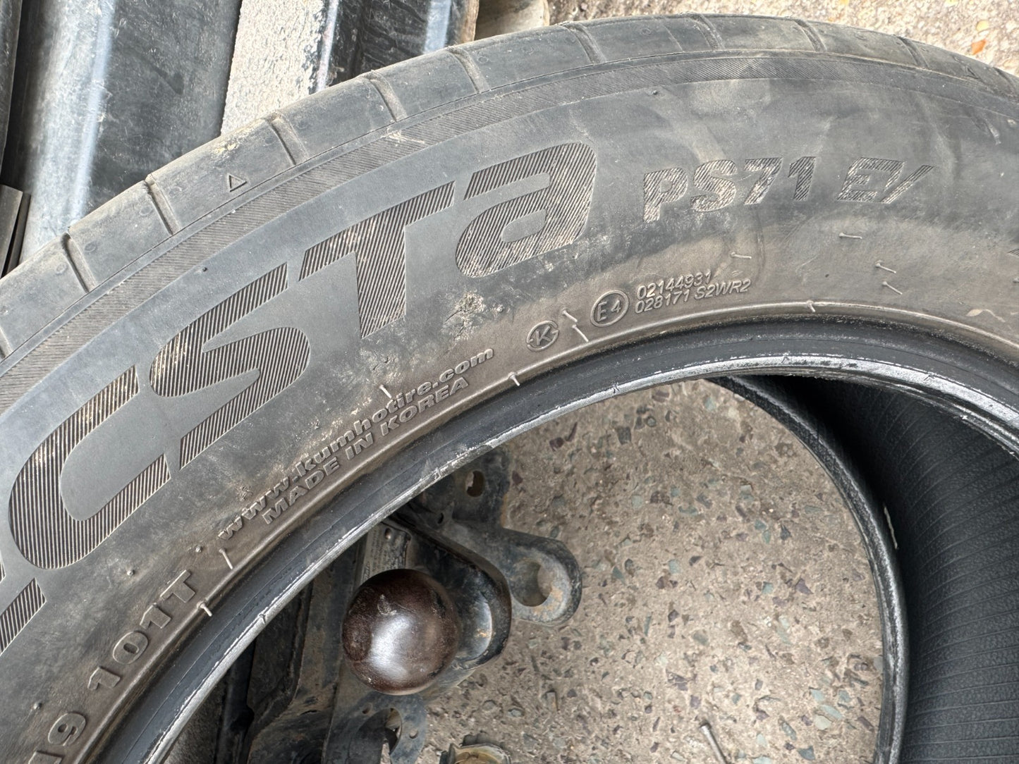 235 55 19 101T KUMHO ECSTA PS71 EV XL DOT: 3424 6mm No Repairs
