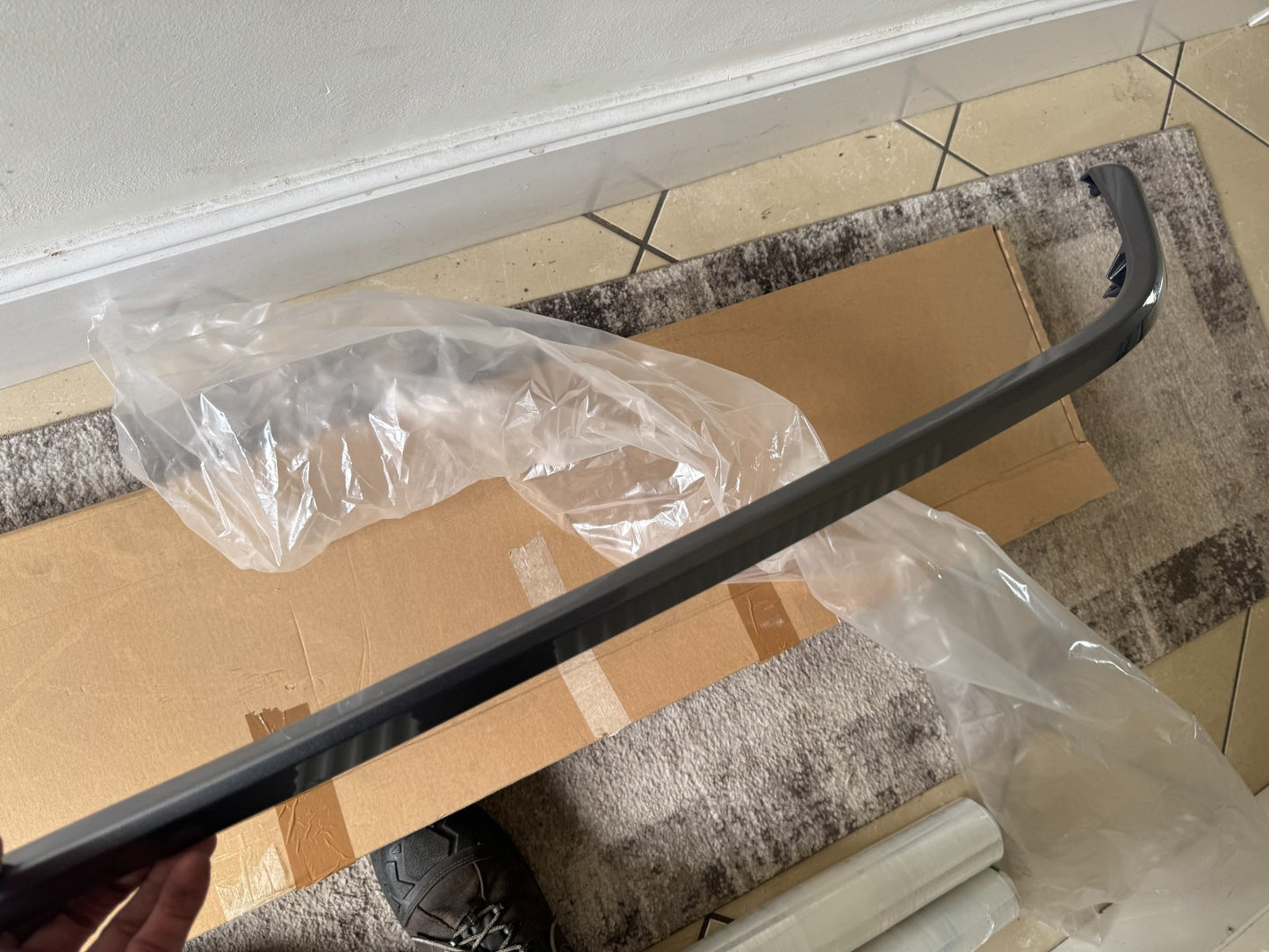 NEW NISSAN LEAF ZE1 MK2 REAR BUMPER LOWER CENTRE BAR 850845SH0A 850846WK1A