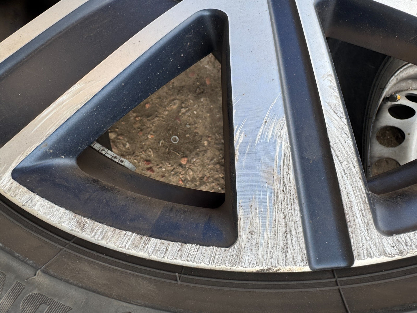 Mini Clubman F54 2022 All R18 alloy rim 6888083 Scratched