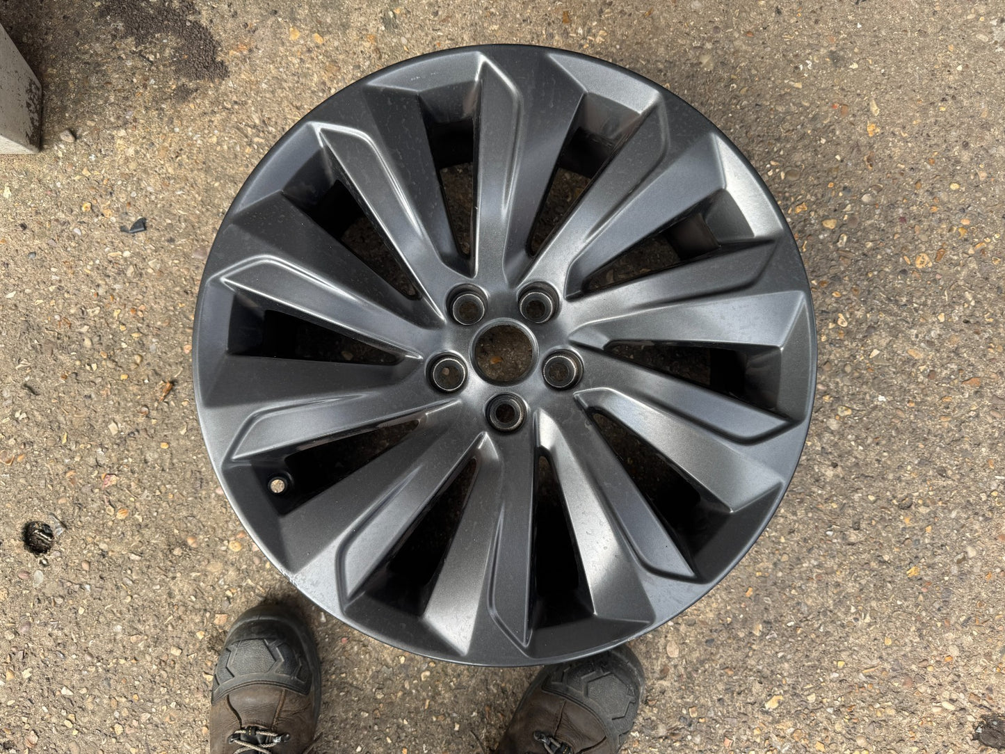 1x Genuine Discovery Sport, Jaguar XF E Pace 19”  Alloy Wheel LK721007MA