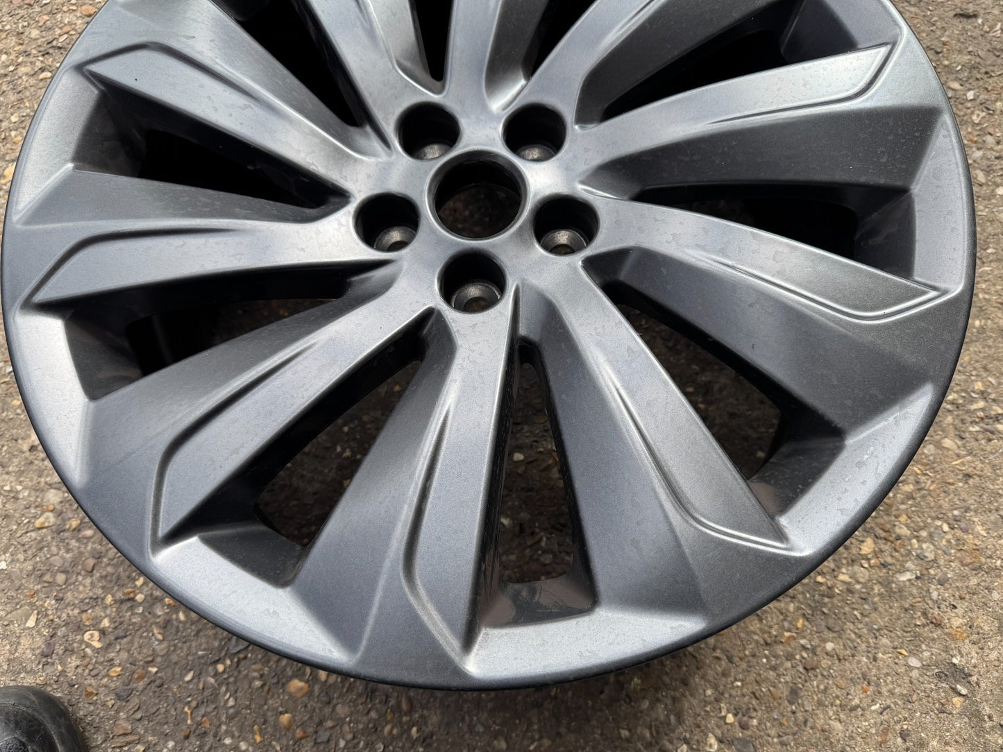 1x Genuine Discovery Sport, Jaguar XF E Pace 19”  Alloy Wheel LK721007MA