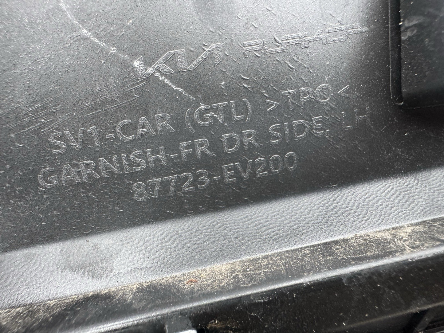 87723-EV200 Kia Front Left Door moulding 2024-on