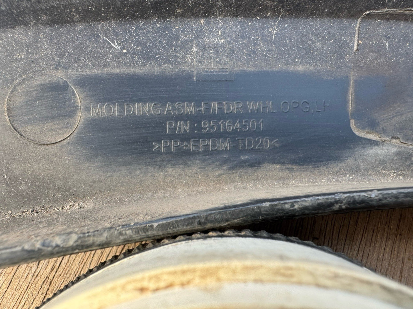 2011-15 OPEL VAUXHALL MOKKA X FRONT LEFT PASSENGERS WHEEL ARCH TRIM OEM 95164501