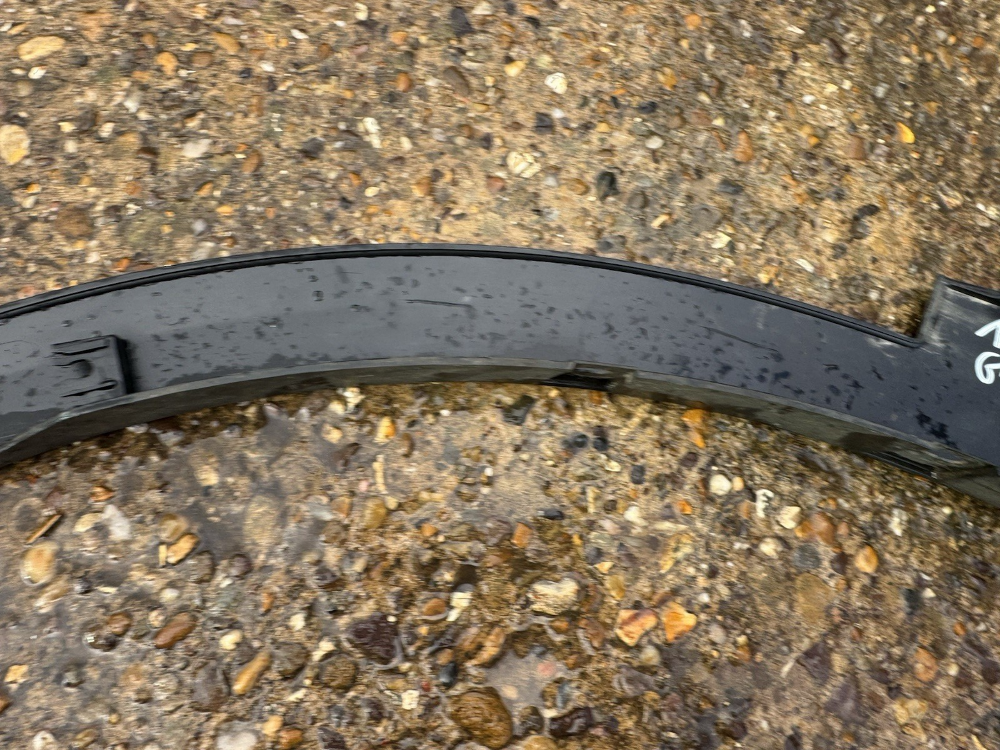 R2KB-16D238-A FORD EXPLORER 2022-on moulding for fender right front