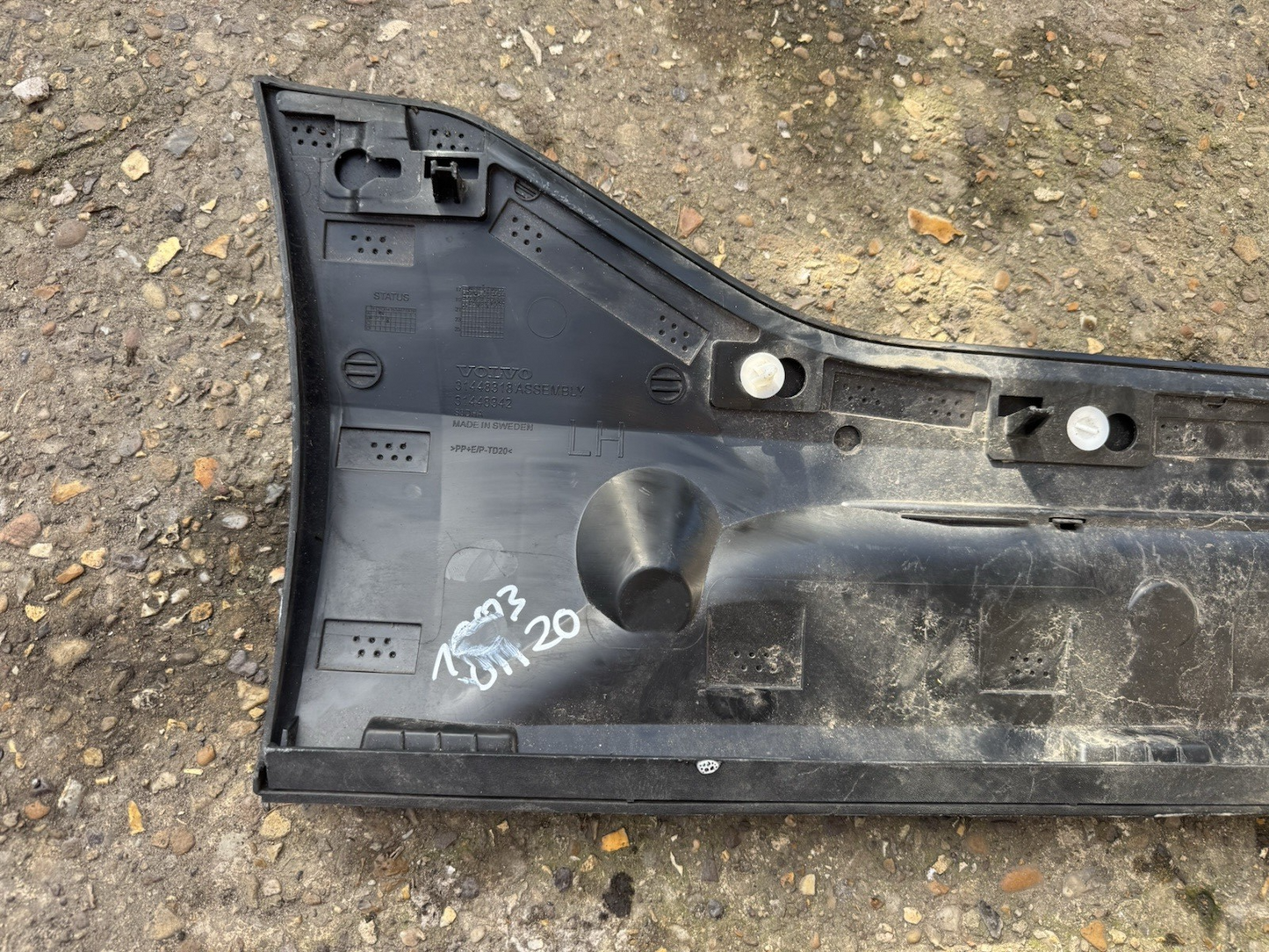 VOLVO XC40 REAR LEFT DOOR LOWER MOLDING 31448318