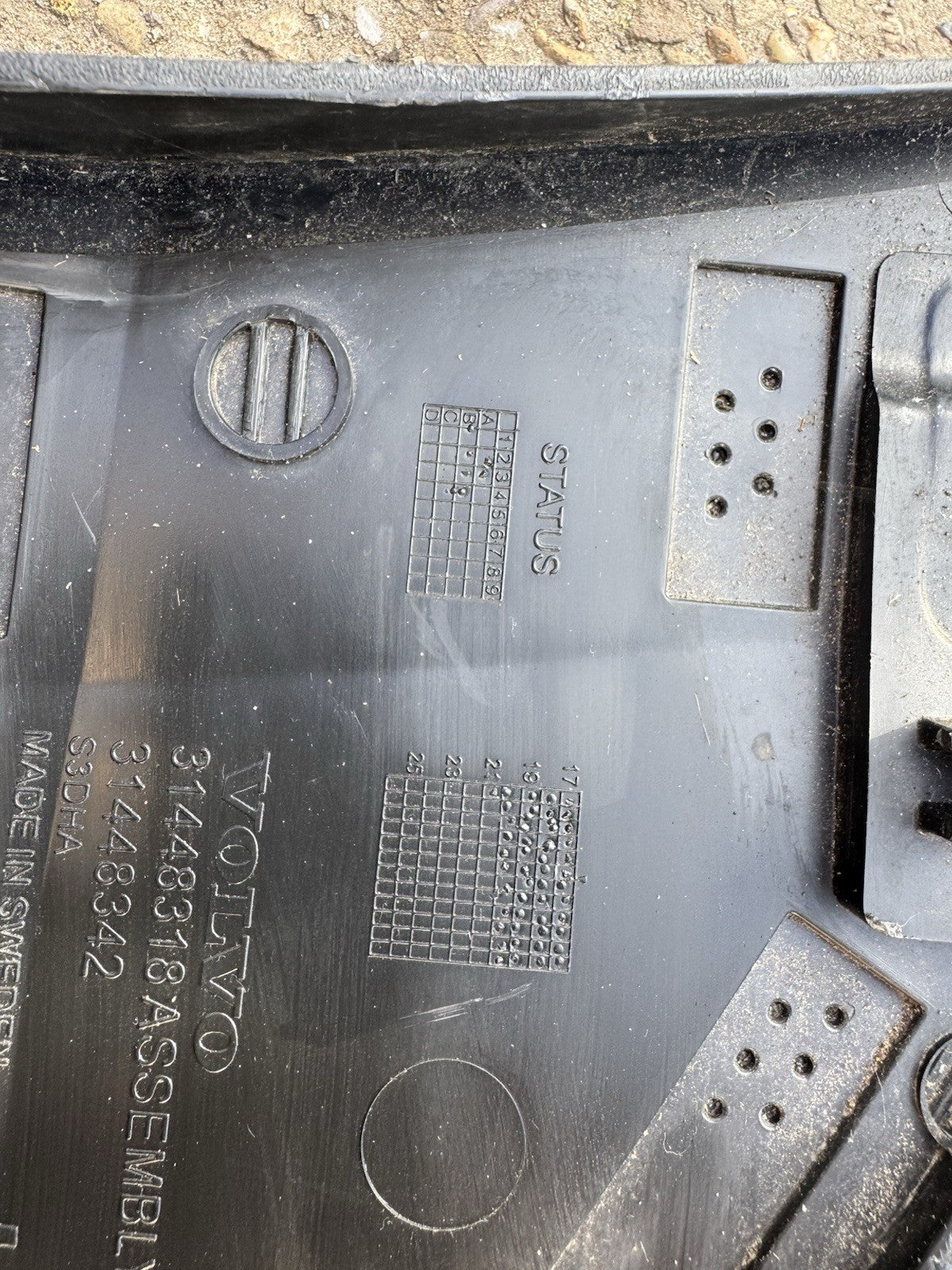 VOLVO XC40 REAR LEFT DOOR LOWER MOLDING 31448318