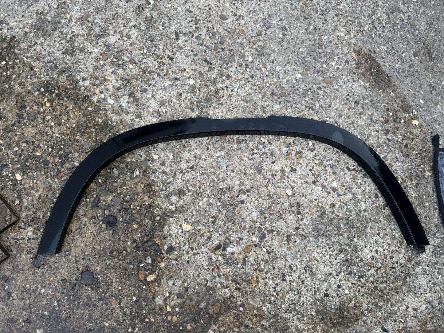L8B216A075BX GENUINE  DEFENDER L663 FRONT LEFT WHEEL ARCH TRIM L8B2-16A075-BX