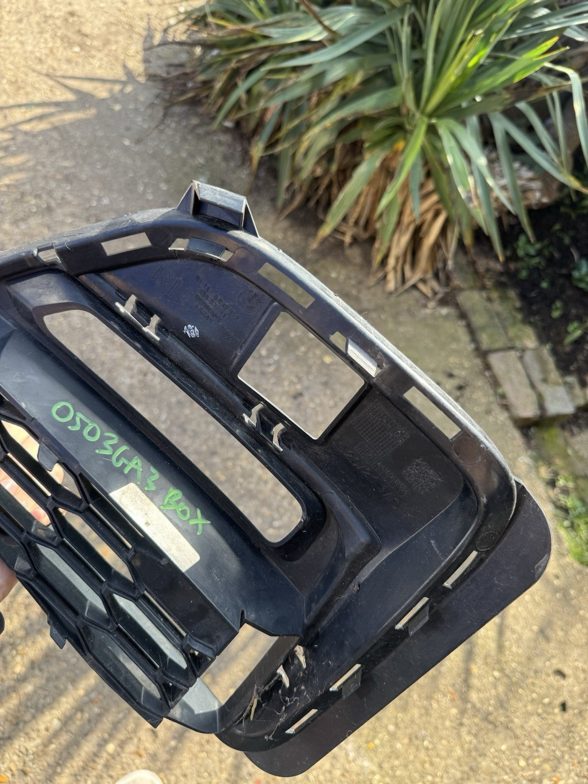 Grille, Air Intake Open - Right - BMW (51118069372)