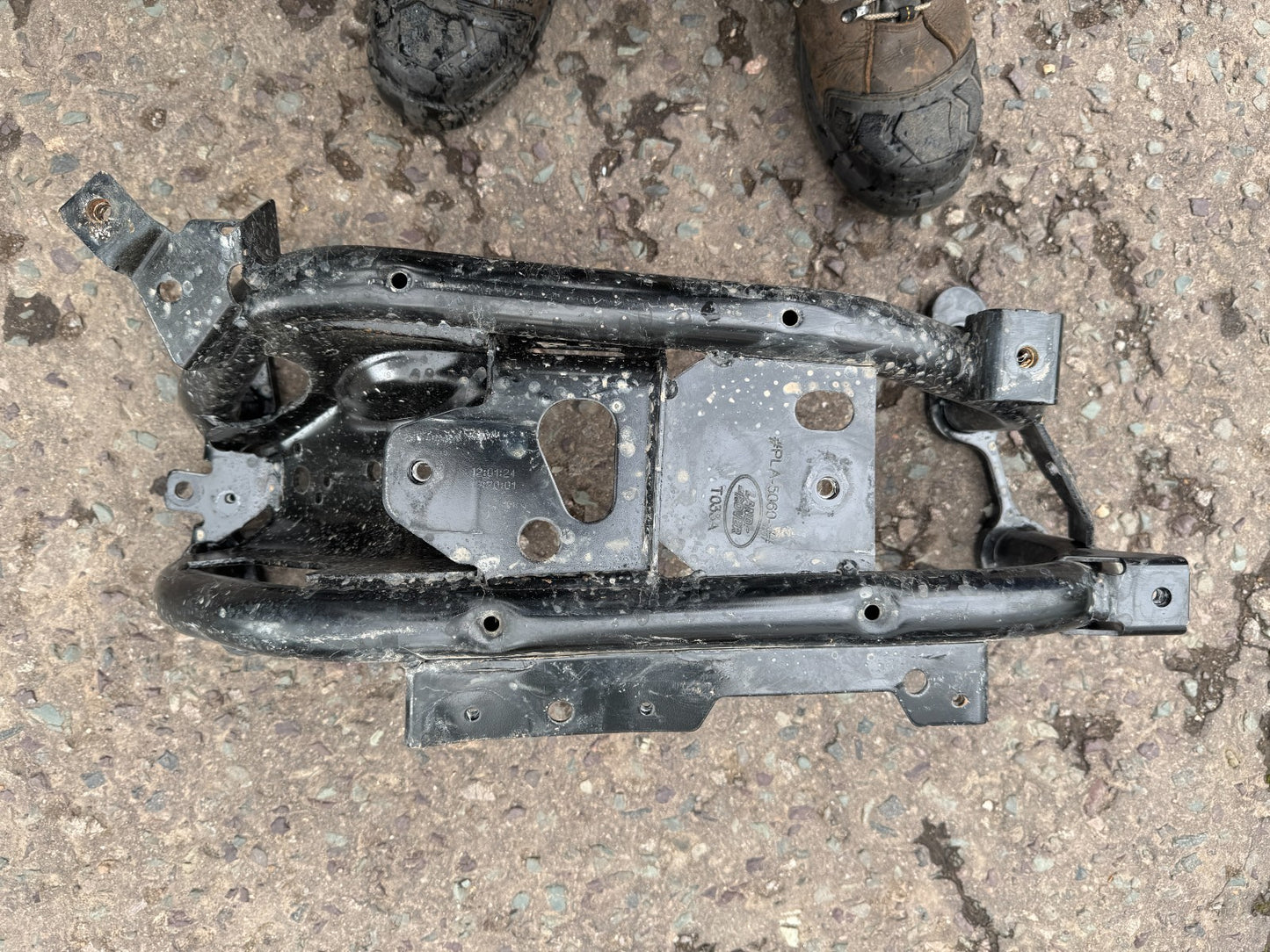 LAND ROVER DEFENDER L663 Gearbox Support Bracket Transmission Cradle L8B25060AB