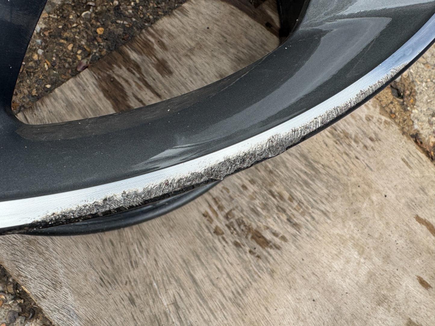 22" LAND ROVER DISCOVERY 5 GENUINE ALLOY WHEEL KERB SCUFFED