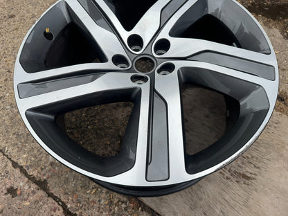 22" LAND ROVER DISCOVERY 5 GENUINE ALLOY WHEEL KERB SCUFFED