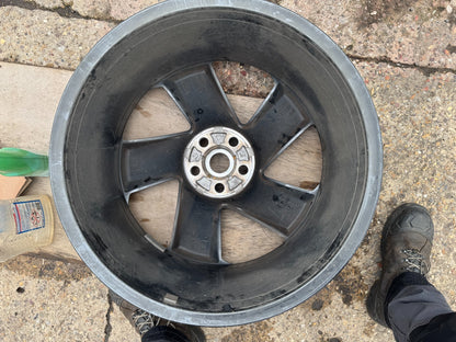 22" LAND ROVER DISCOVERY 5 GENUINE ALLOY WHEEL KERB SCUFFED