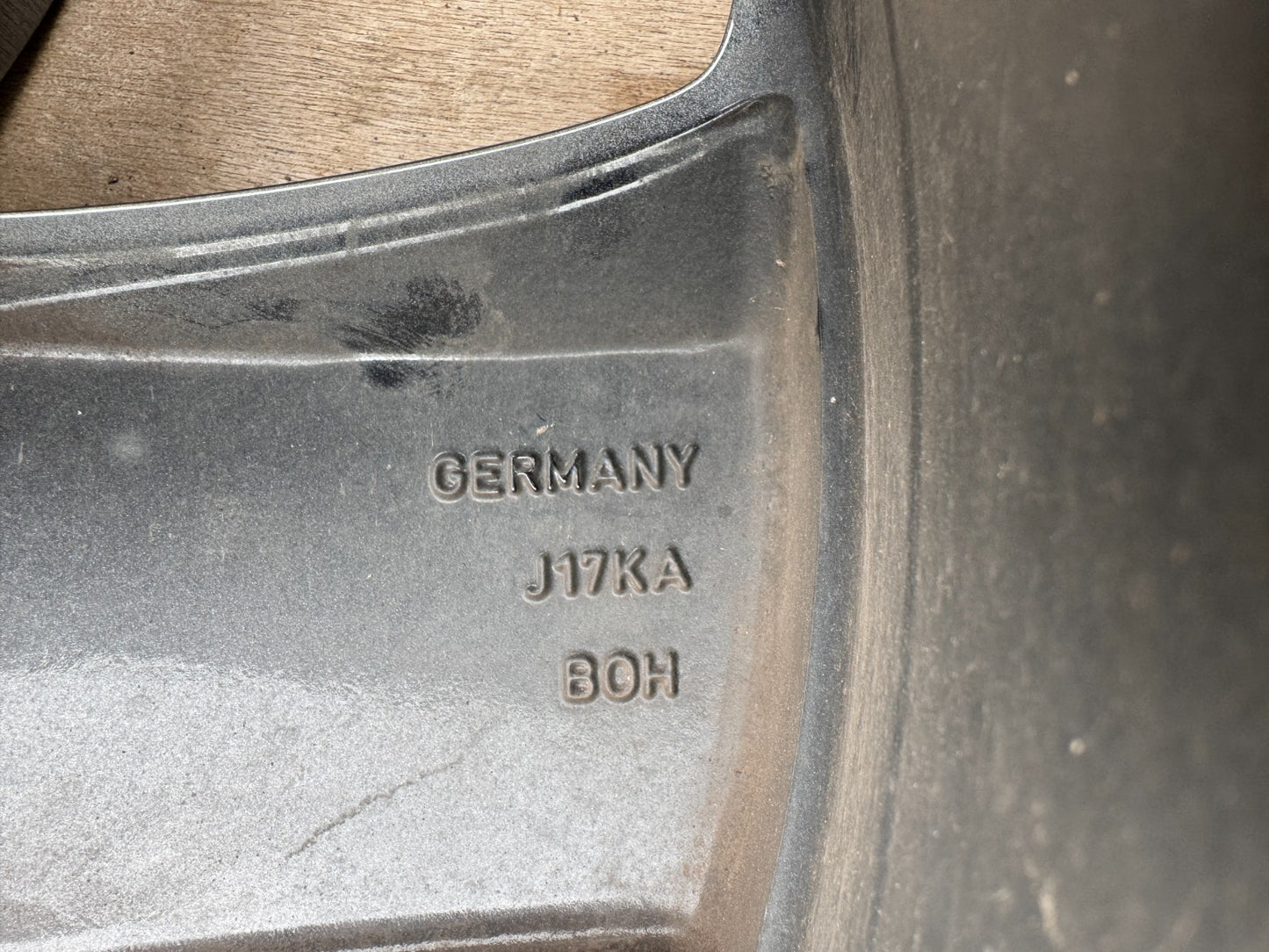 22" LAND ROVER DISCOVERY 5 GENUINE ALLOY WHEEL KERB SCUFFED