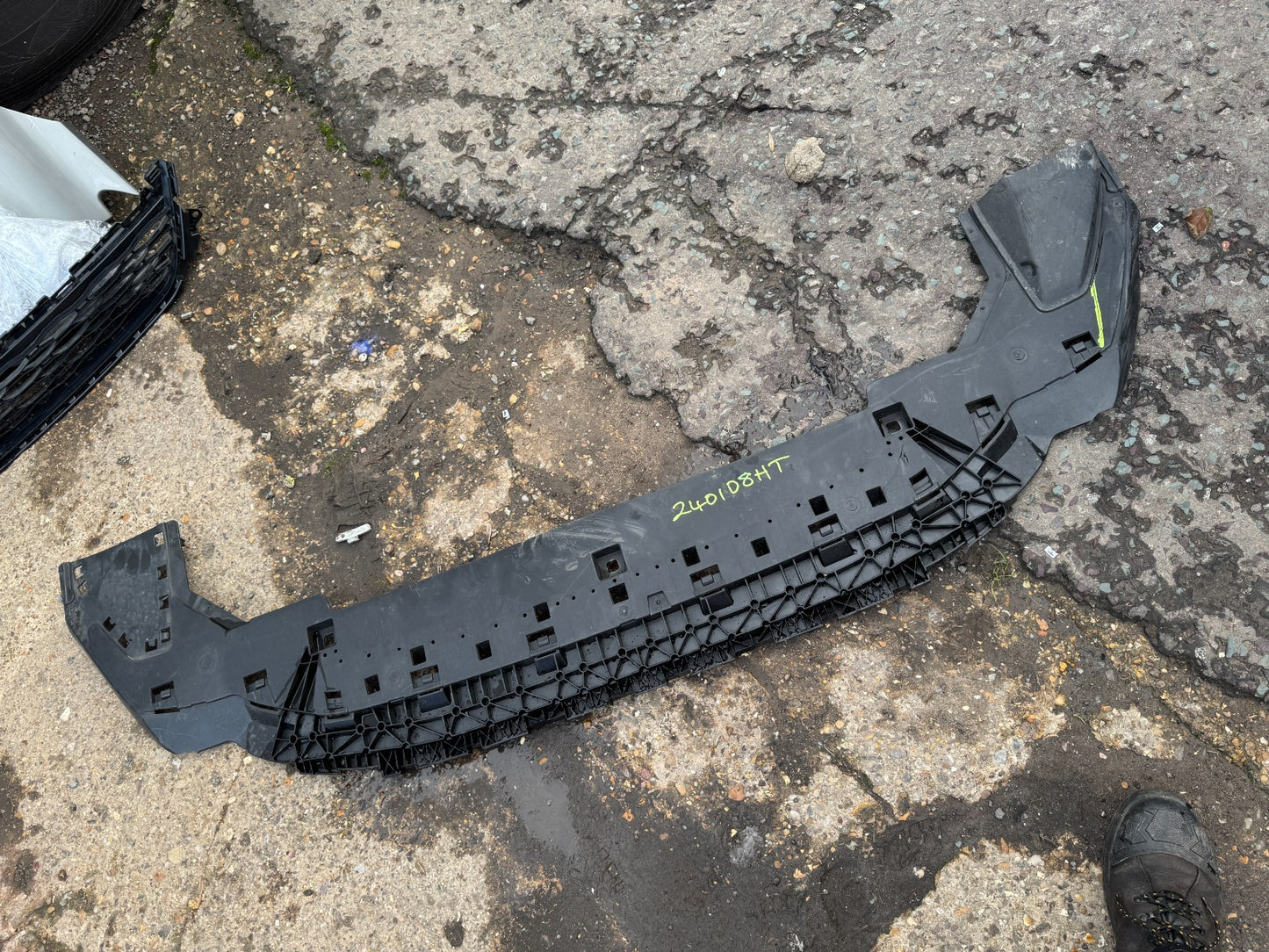 AUDI A3 8Y FRONT BUMPER SPOILER IN BLACK 8Y0807233A 2020 21 22 23 DAMAGED
