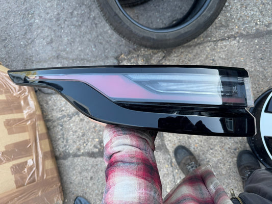 GENUINE RANGE ROVER VELAR L560 2025 LEFT REAR LIGHT-N8A2-13405-AD EXCELLENT
