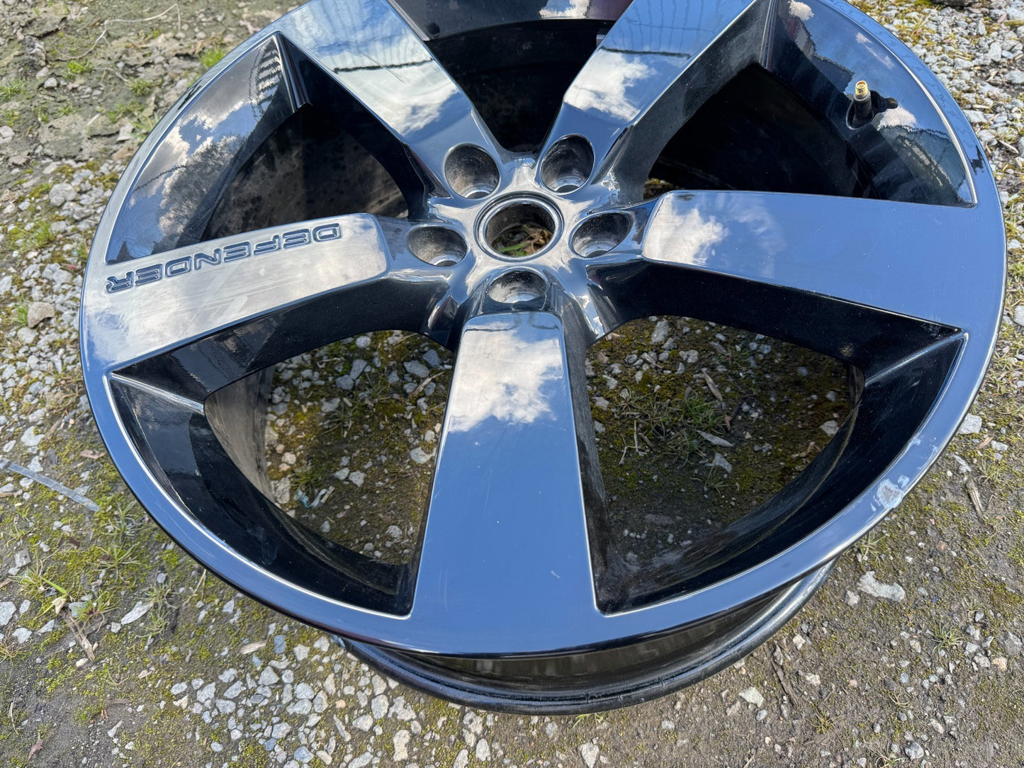 2025 22" Genuine Land Rover Defender Style 5098 Alloy Small Scratch