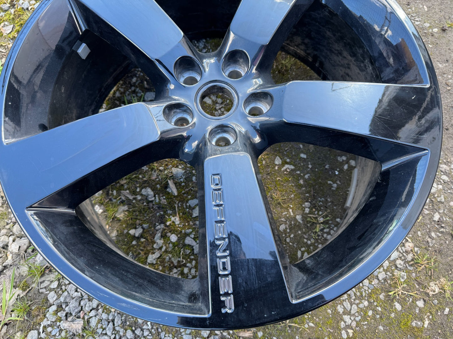 2025 22" Genuine Land Rover Defender Style 5098 Alloy Small Scratch