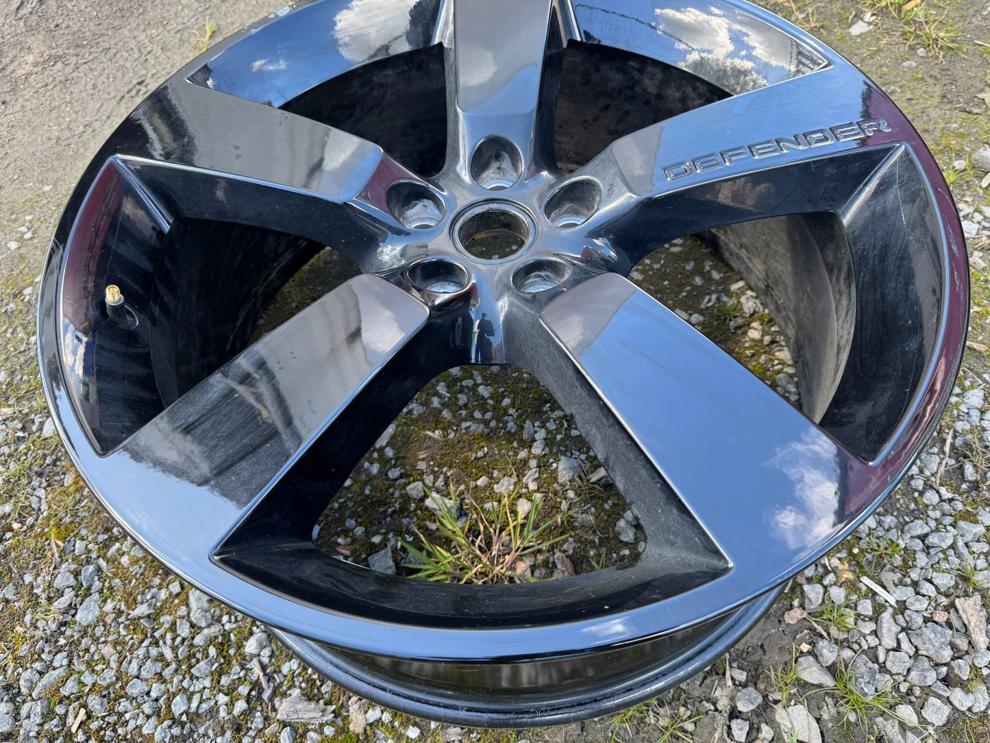 2025 22" Genuine Land Rover Defender Style 5098 Alloy Small Scratch