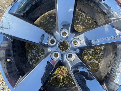 2025 22" Genuine Land Rover Defender Style 5098 Alloy Small Scratch