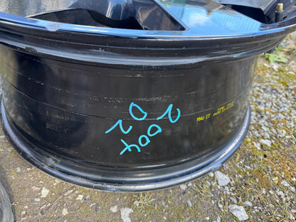 2025 22" Genuine Land Rover Defender Style 5098 Alloy Small Scratch