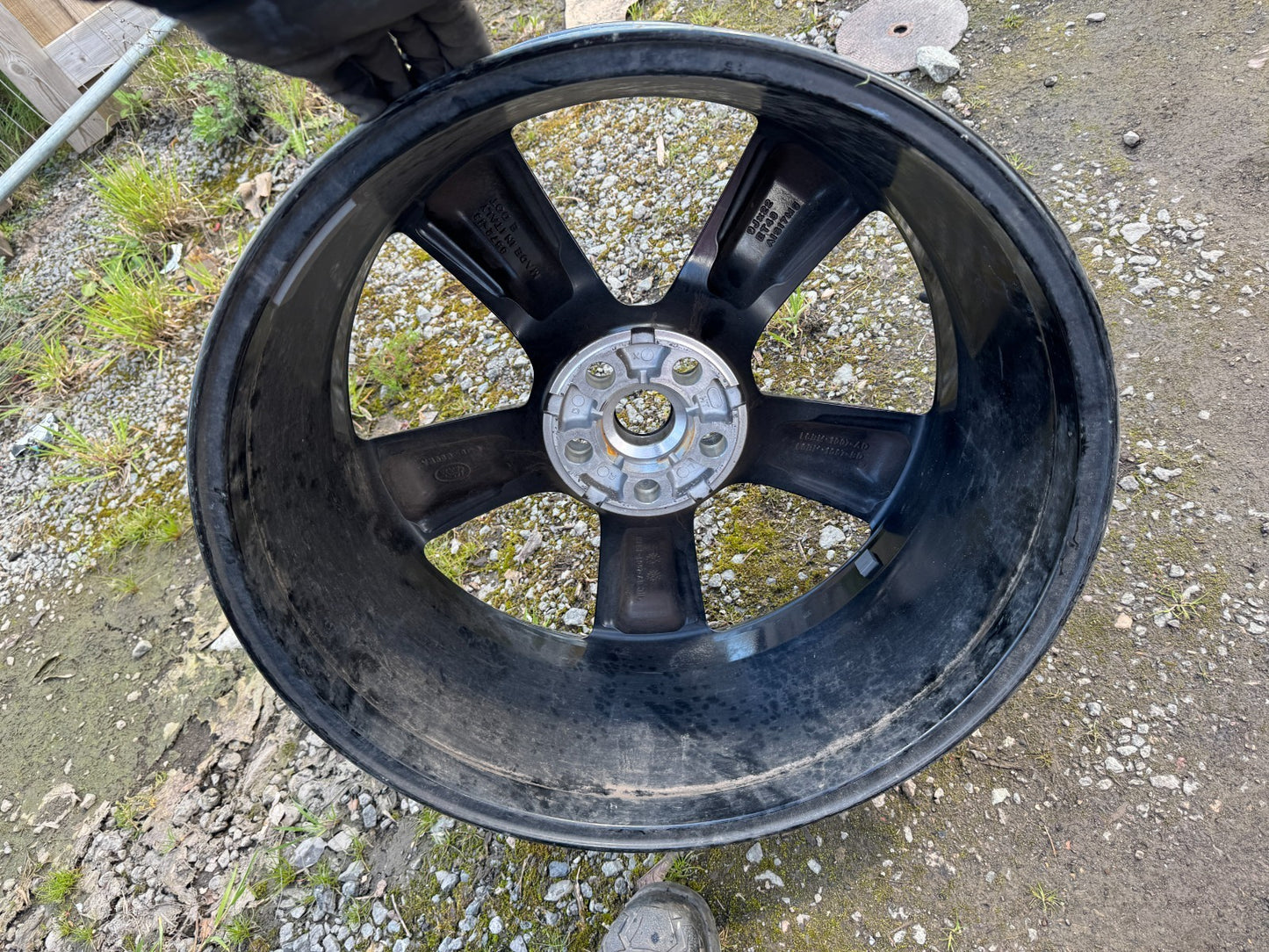 2025 22" Genuine Land Rover Defender Style 5098 Alloy Small Scratch