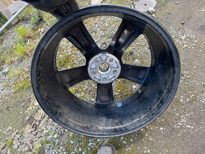 2025 22" Genuine Land Rover Defender Style 5098 Alloy Small Scratch