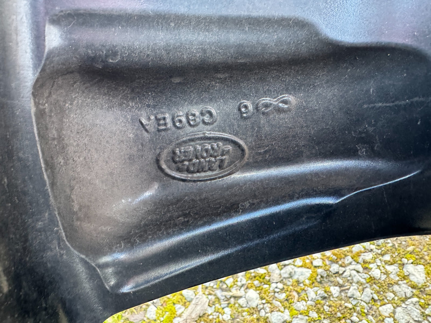 2025 22" Genuine Land Rover Defender Style 5098 Alloy Small Scratch