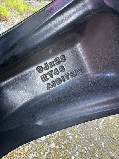2025 22" Genuine Land Rover Defender Style 5098 Alloy Small Scratch