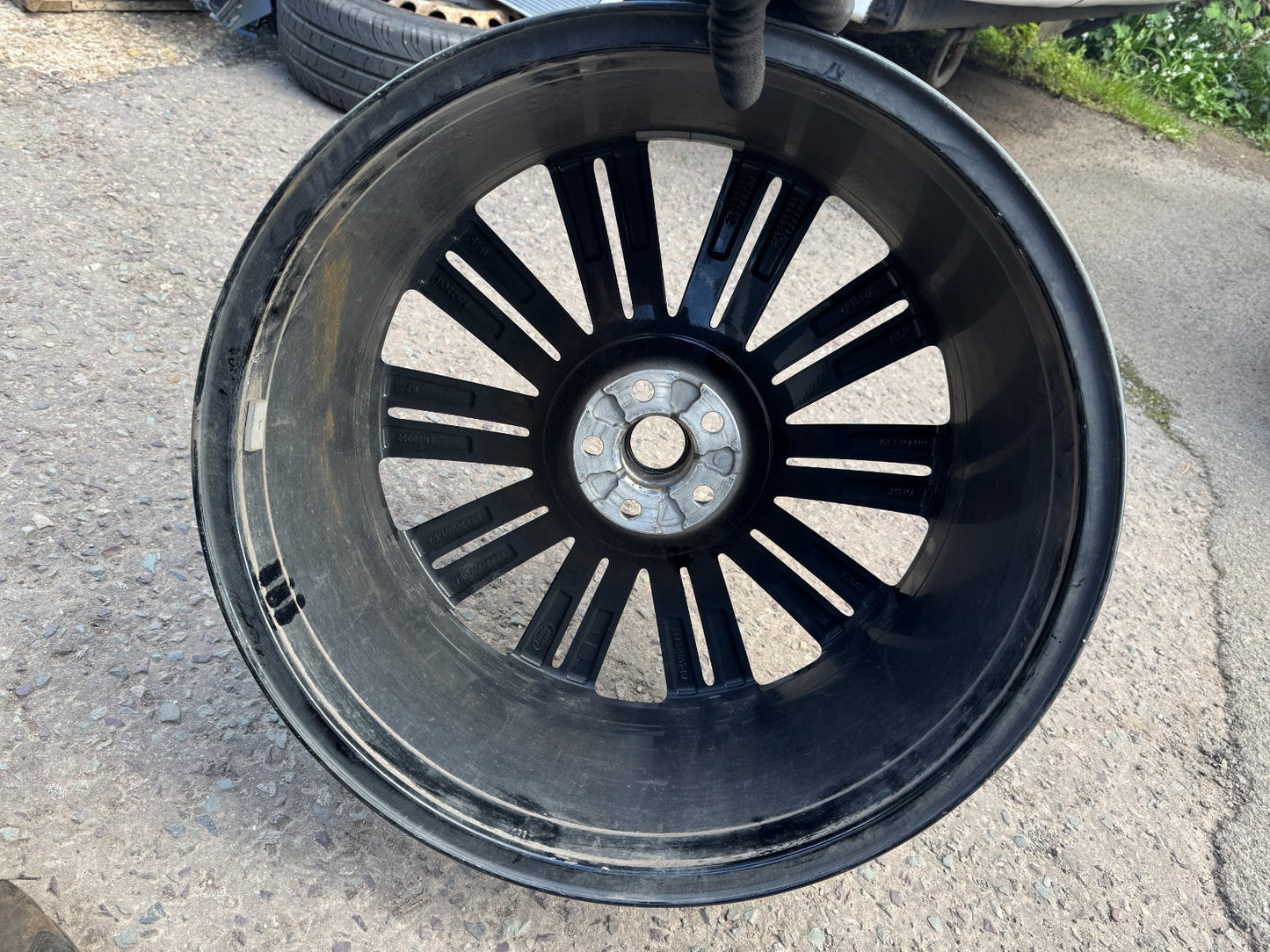 2025 Genuine Range Rover Velar 22" Gloss Black Alloy Wheel 9J T8A2-1007-BA L560